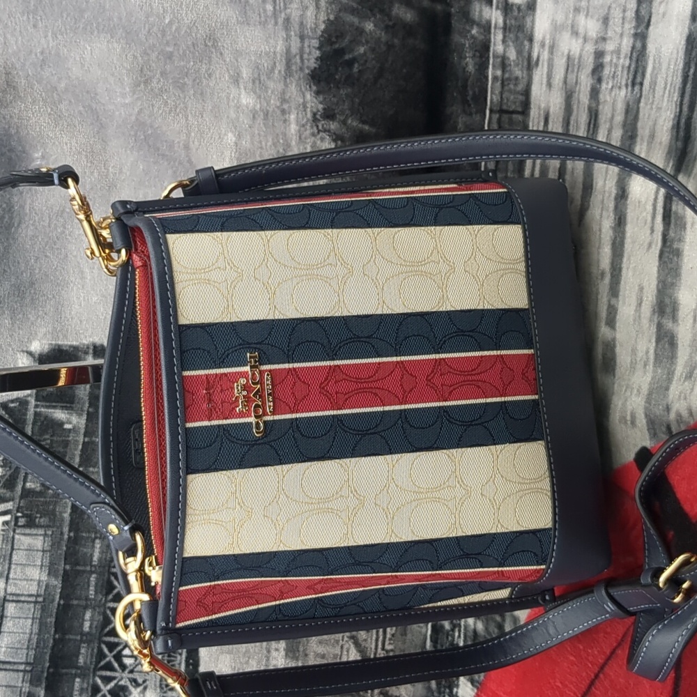 Coach Mollie Bucket Bag 22 In Signature Jacquard With Steipes